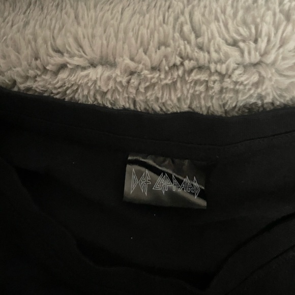 Def Leppard Rhinestone Graphic T-Shirt - Picture 4 of 8